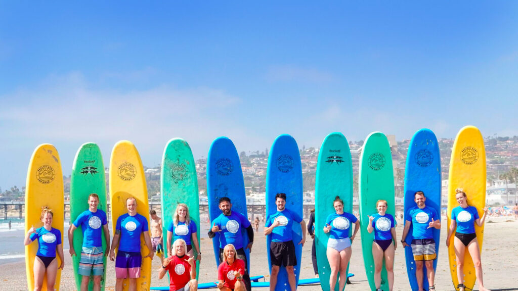 A escola de surfe Pacific Surf School já contou com mais de 200 mil alunos desde a sua fundação, em 1997, em San Diego (EUA). Foto: Divulgação