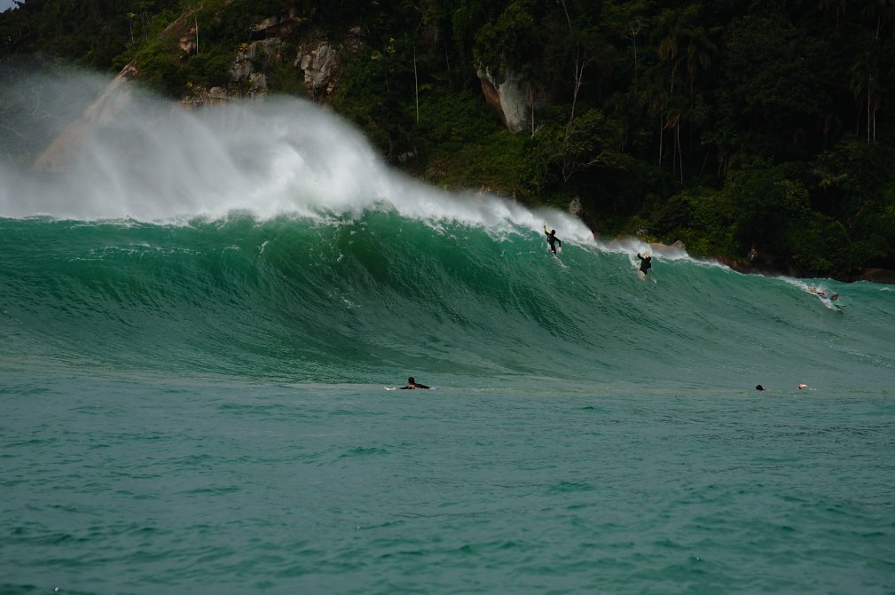 Laje do Patiero, Ubatuba (SP), litoral norte paulista, São Paulo, Big Waves, swell, ressaca, ondas grandes. Foto: Aleko Stergiou