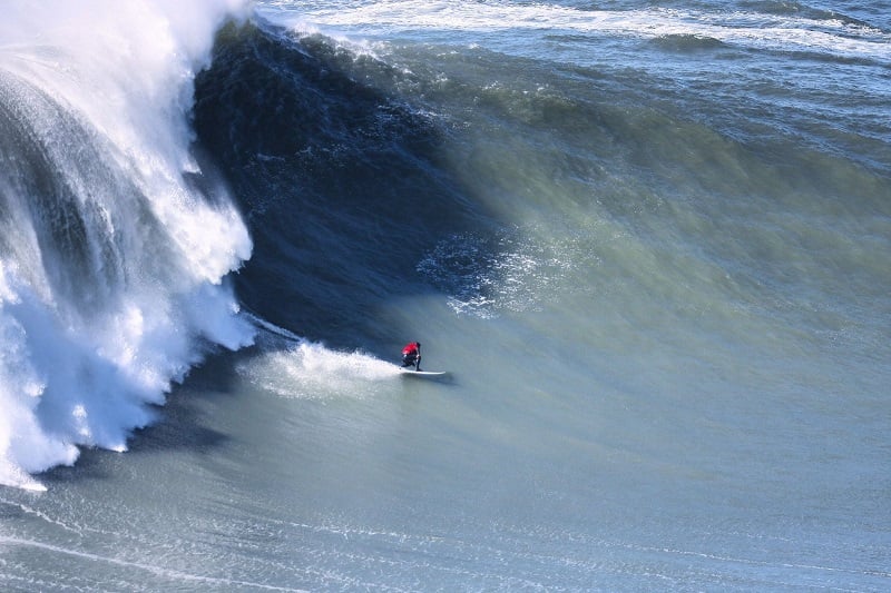 Surfista de ondas grandes Marcelo Luna assina contrato com empresa de energia sustentável. Foto: Arquivo pessoal Marcelo Luna