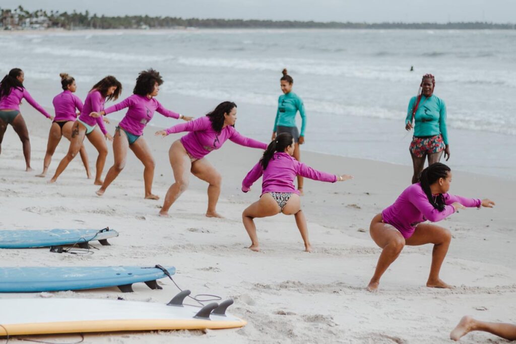 Encontro Nacional de Surfistas Negras e Nordestinas 2023, praia do Pontal de Maracaípe Ipojuca, Pernambuco, Movimento Surfistas Negras. Foto: Swell Nóbrega