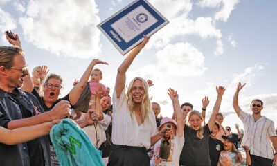 Laura Enever é premiada pelo Guinness Book em North Narrabeen, Austrália. Foto: Divulgação