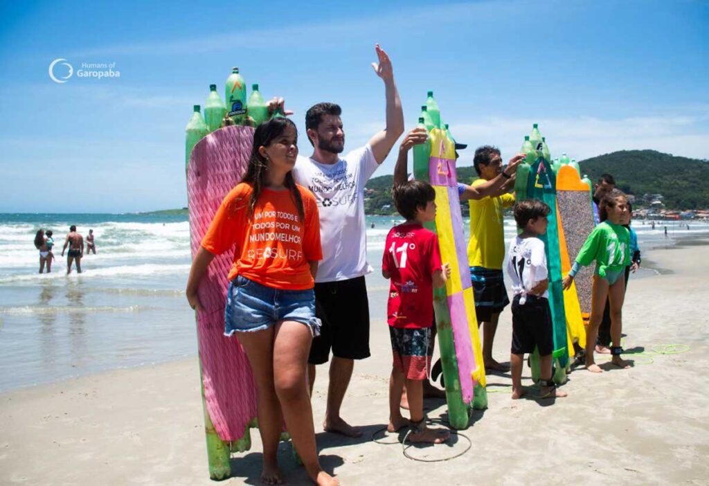RE Surf é atração na praia Central de Garopaba (SC), ONG Eco Garopaba, Projeto Prancha Ecológica. Foto: Divulgação