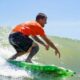 RE Surf é atração na praia Central de Garopaba (SC), ONG Eco Garopaba, Projeto Prancha Ecológica. Foto: @MJSurfPhotos