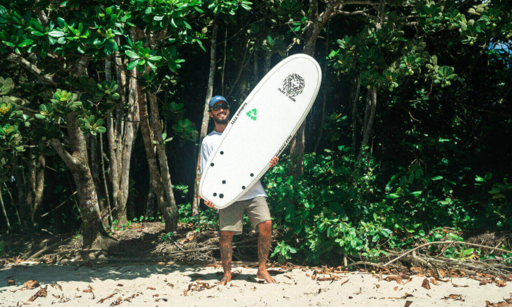 Filipe Toledo lança a Ecoboard FT77, prancha de surfe 100% reciclável. Foto: Divulgação