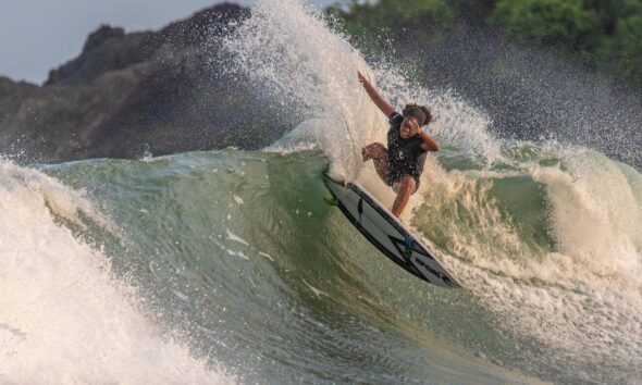 Maria Eduarda César, Itacaré, Bahia, Praia da Tiririca. Maria é convidada para o Dream Tour em São Conrado. Foto: Fabriciano Jr. / Survive Photos