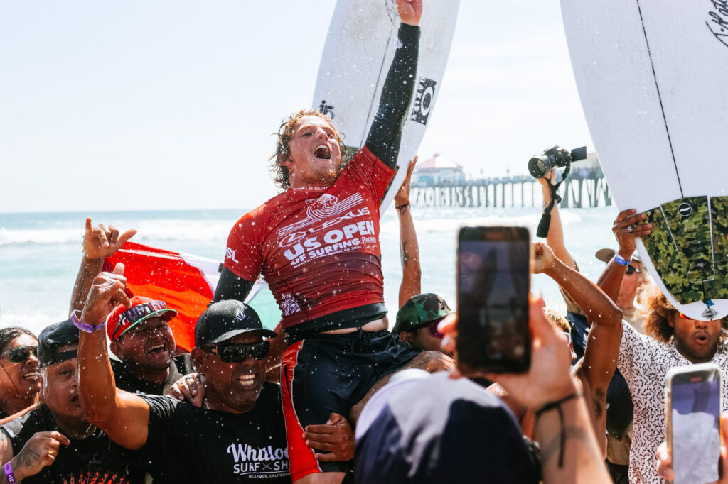 Alan Cleland Jr. em competição profissional de surfe