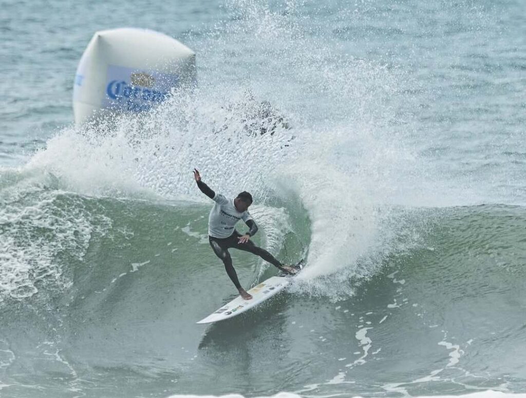 Messias Félix avança a 1ª fase da 3ª etapa do Dream Tour Surf, realizada na Praia Grande, São Francisco do Sul (SC). Foto: @davicastrophotos.