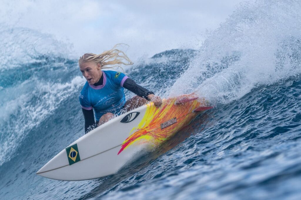 Tatiana Weston-Weeb, Olimpíadas de Paris 2024, Teahupoo, Tahiti, Polinésia Francesa, Taiti, Surfe, Surf, Swell, Jogos Olímpicos. Foto: ISA / Tim McKenna