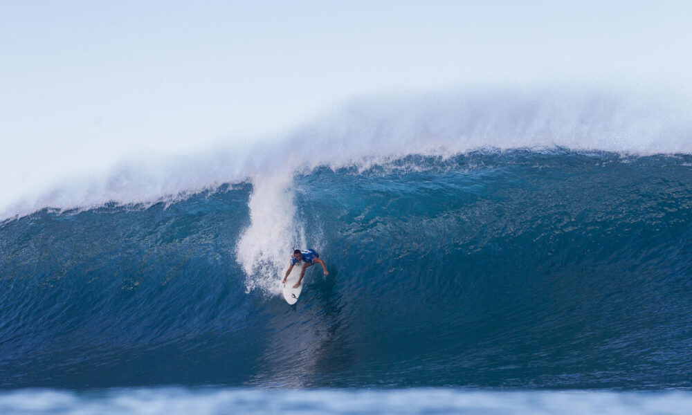 Makai McNamara, Pipeline, Oahu, Hawaii, Havaí. Foto: WSL / Laurent Masurel