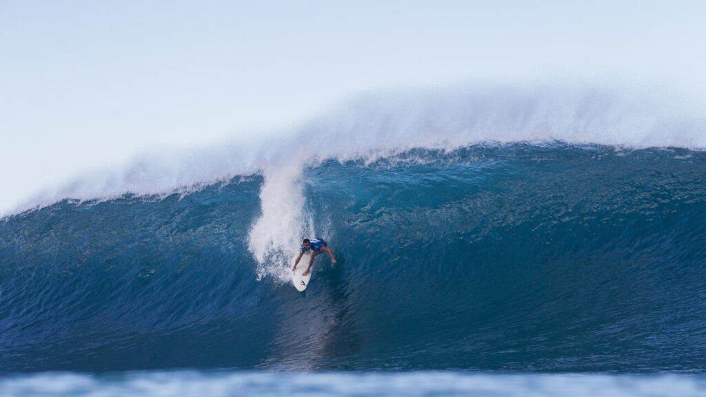 Makai McNamara, Pipeline, Oahu, Hawaii, Havaí. Foto: WSL / Laurent Masurel