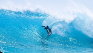 Lucas Chumbo em ação no Urca Challenge 2025 em Guamaré, Rio Grande do Norte, Big Swell, Ondas Grandes, Urca do Minhoto. Foto: Alexandre Alessy