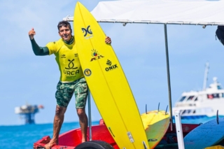 Danilo Costa em ação no Urca Challenge 2025 em Guamaré, Rio Grande do Norte, Big Swell, Ondas Grandes, Urca do Minhoto. Foto: Alexandre Alessy