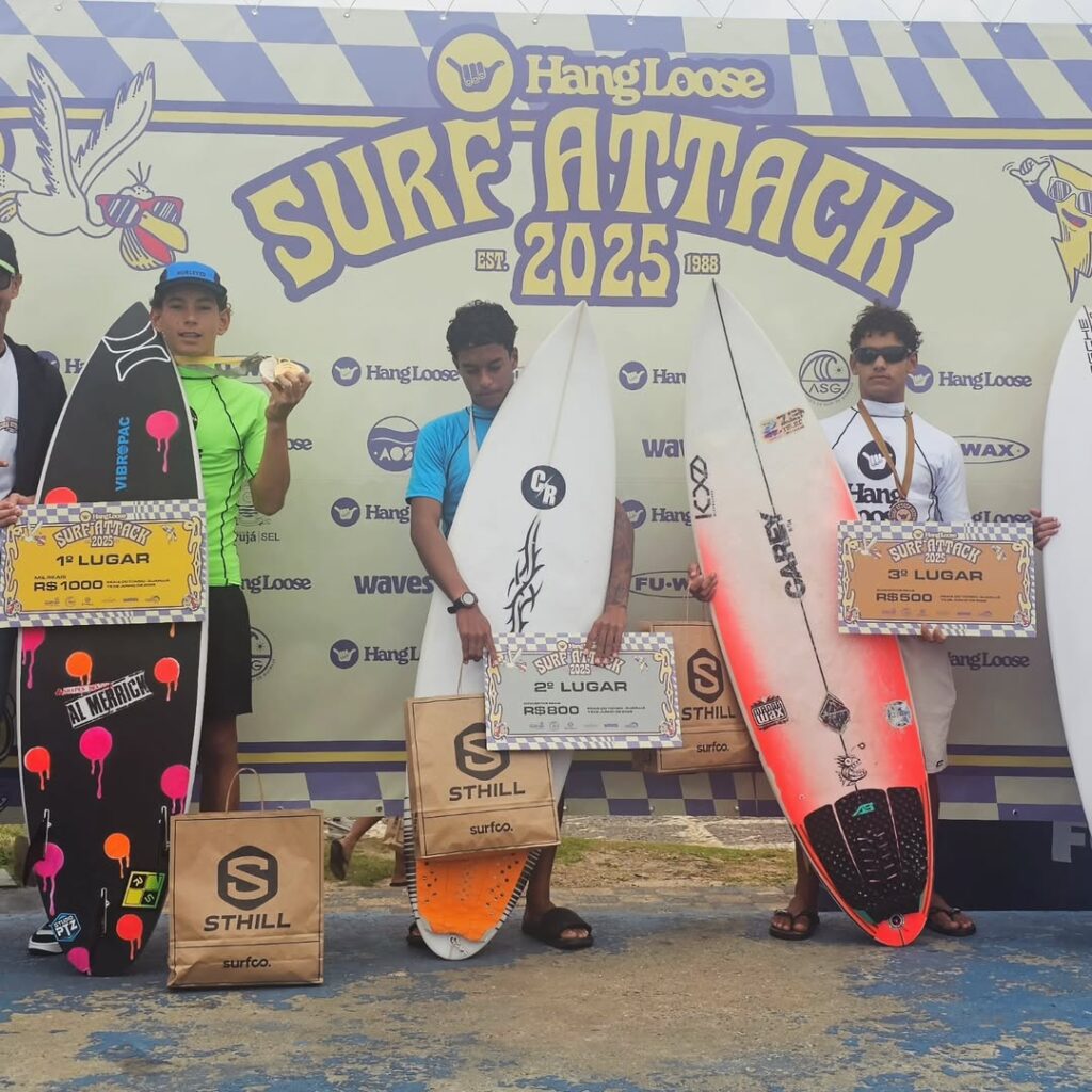  Pódio da categoria Sub-18 na etapa de abertura do Hang Loose Surf Attack 2025, no Guarujá. Bryan Almeida foi o campeão, consolidando sua força entre os atletas mais experientes.