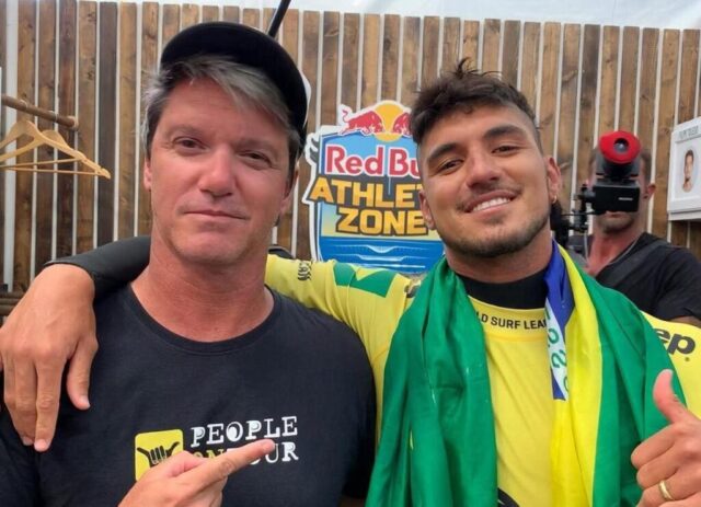 Gabriel Medina e Pedro Burckauser, criador do canal People on Tour.