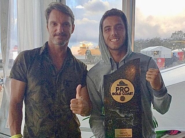 Filipe Toledo e Pedro Burckauser, criador do canal People on Tour.