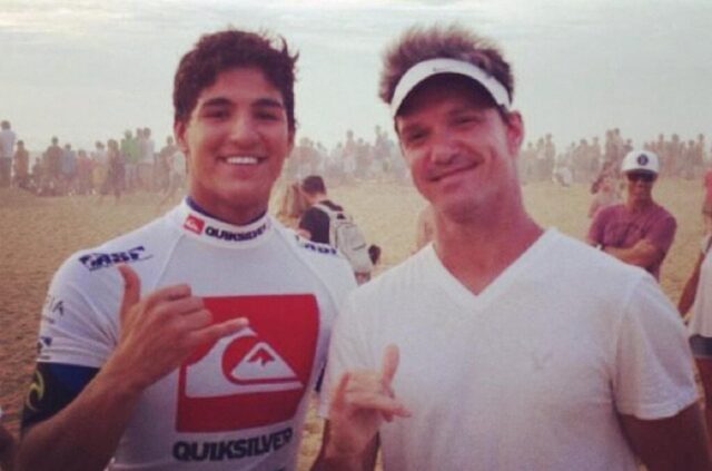 Gabriel Medina e Pedro Burckauser, criador do canal People on Tour.