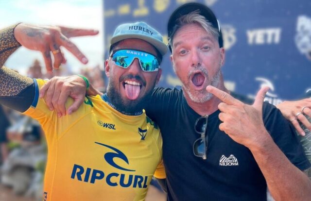 Filipe Toledo e Pedro Burckauser, criador do canal People on Tour.