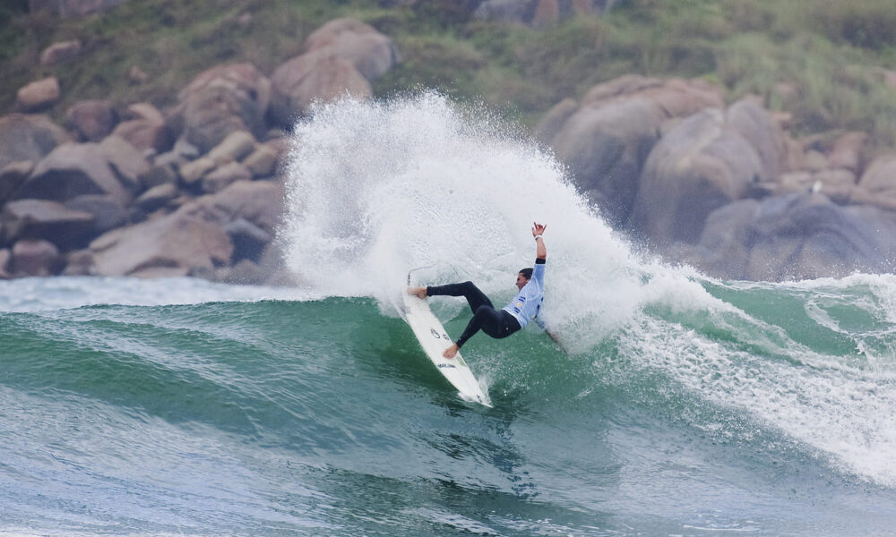 O saudoso Andy Irons em ação na Praia da Vila, em Imbituba (SC). Foto: WSL / Kirstin