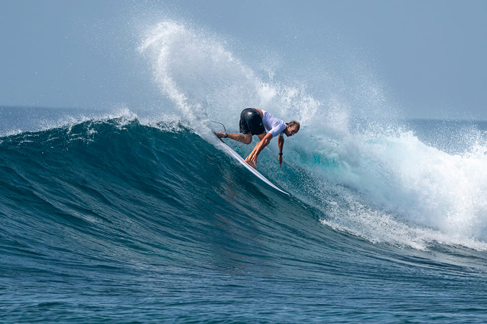 Owen Wright, Four Seasons Surfing Champions Trophy 2025, Sultans, Maldivas, Kuda Huraa, Maldives., Twin Fin, Biquilha. Foto: Ted Grambeau
