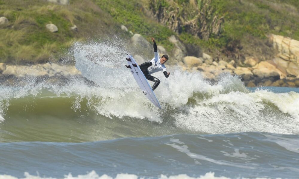 Heitor Mueller CircuitoBancoDoBrasilDeSurfe ImbitubaDia4 MarcioDavidPhoto00030025