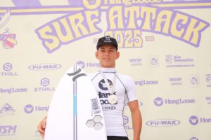 Bryan Almeida leva duas categorias no Hang Loose Surf Attack 2025. Foto: @laufigaz