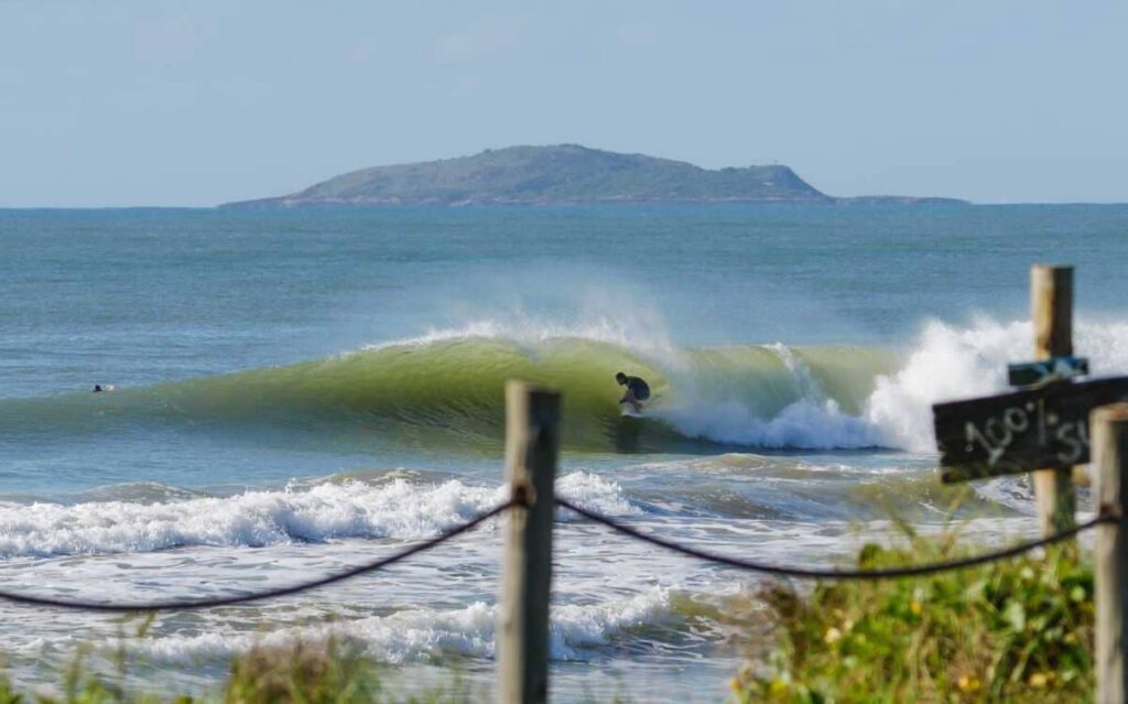 Veja como estarão as ondas na Praia D´Ulé durante a etapa do Circuito Banco do Brasil de Surfe. A previsão indica boas condições entre quinta e domingo. Foto: @jv.fotos_