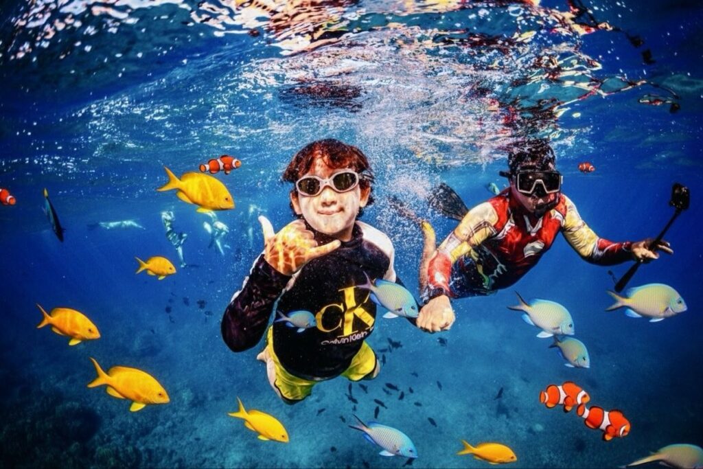 Rafinha Fernandes, de 9 anos, enfrenta tratamento intenso contra o câncer no Havaí. Campanha citada no Fala Papah! aceita apoio via PIX e GoFundMe.