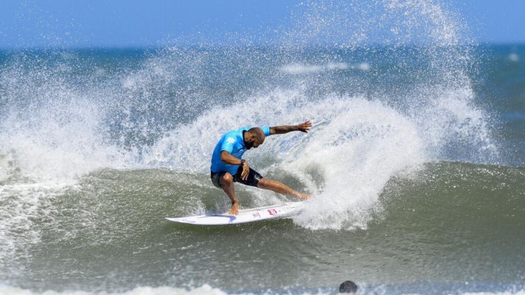 Jadson André (BRA) em mais um dia brilhante no Circuito Banco do Brasil de Surfe - Etapa Imbituba. - WSL / Marcio David