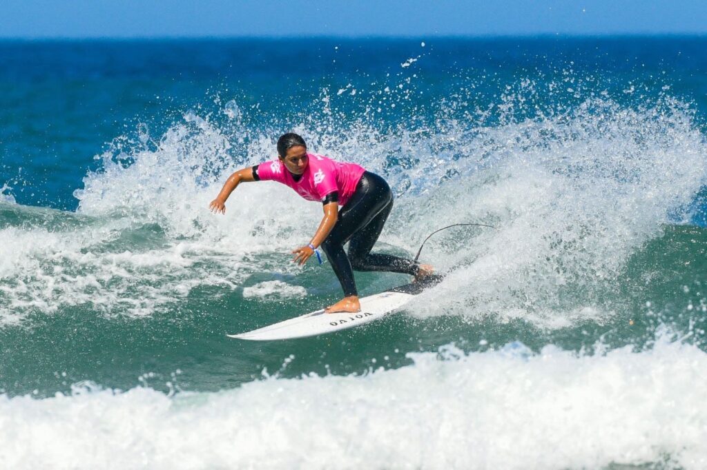 Sophia Medina (BRA) assume a liderança do ranking sul-americano da WSL. Créditos: WSL/ Marcio David