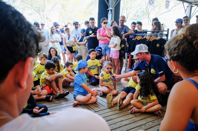 WSL Novas Ondas reúne jovens crianças entre 8 e 15 anos de idade, promovendo encontros com o intuito de interagir e conectar histórias © WSL