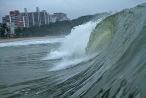 Tombo Hang Loose Surf Attack Foto Munir El Hage 1024x691