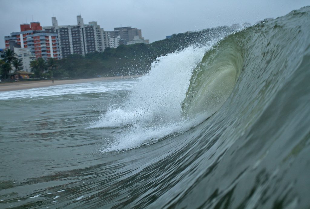 Tombo Hang Loose Surf Attack Foto Munir El Hage 1024x691