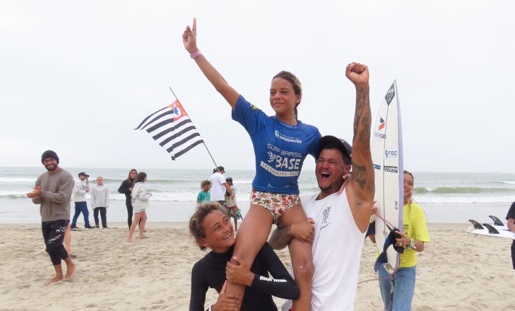 Ayla Lopes no Surf Brasil Base 2026 em Navegantes