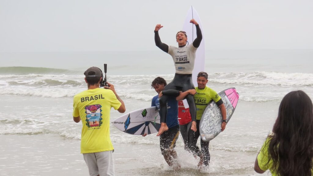 Felipe Homsi no Surf Brasil Base 2026 em Navegantes