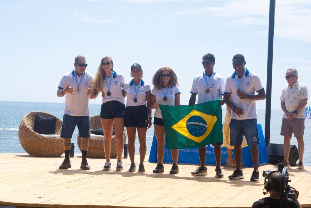 Seleção Brasileira conquista medalha de cobre no Mundial de Longboard 2026